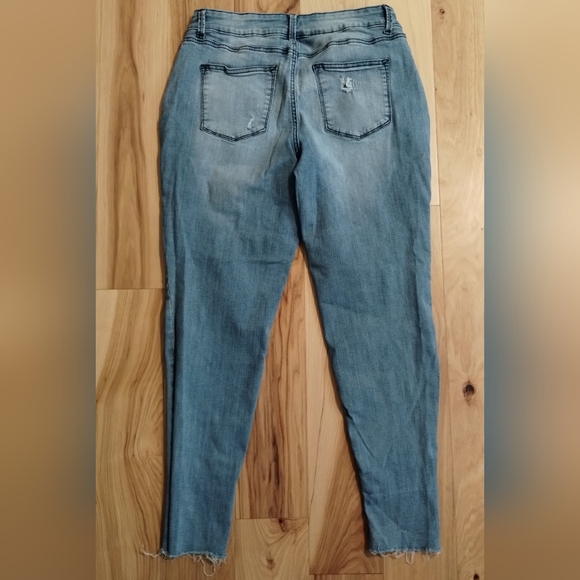 Maurice's Distressed ankle cut jeggings - Picture 4 of 12